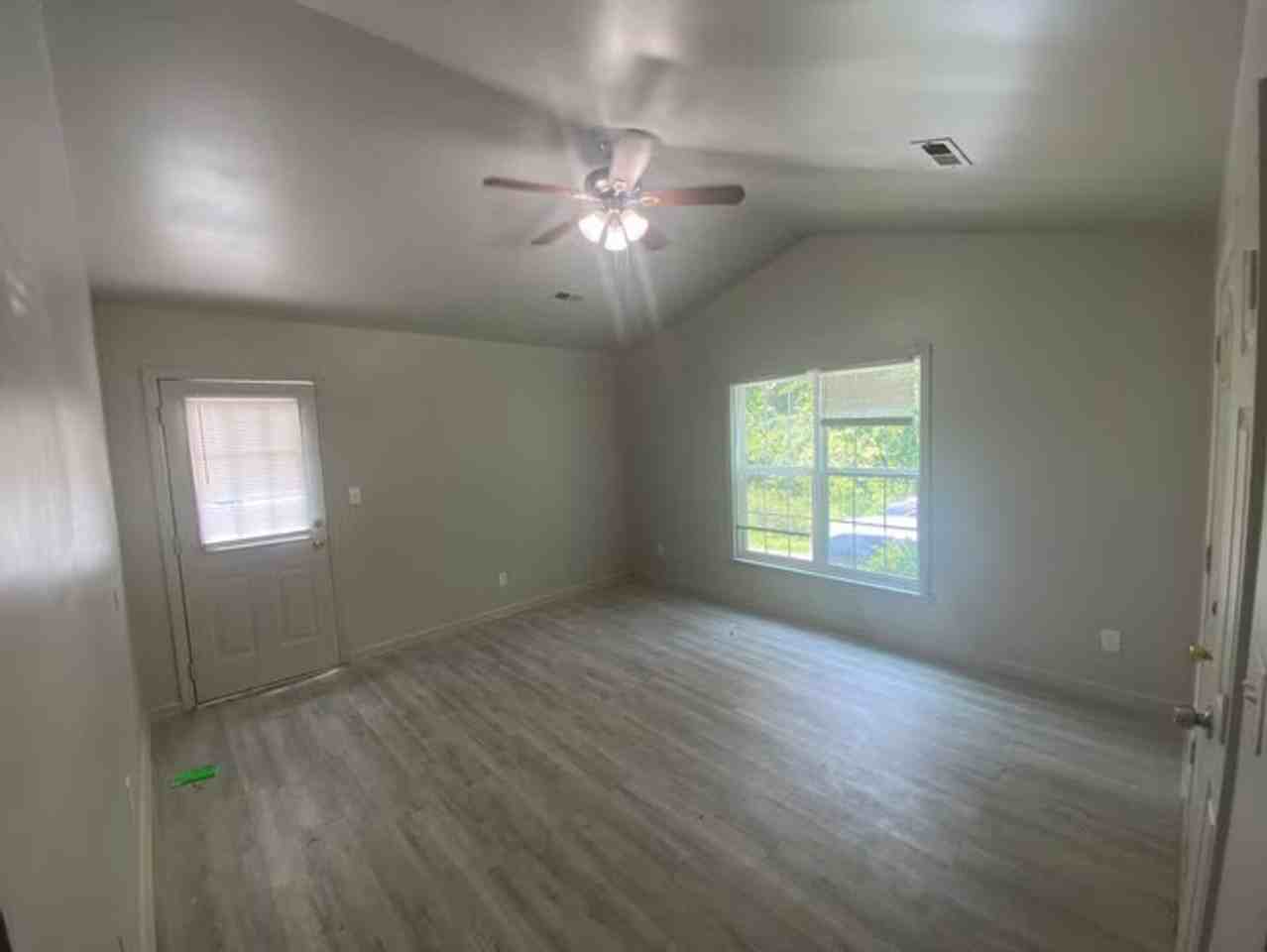 3301 Beck St - Photo 7 of 14