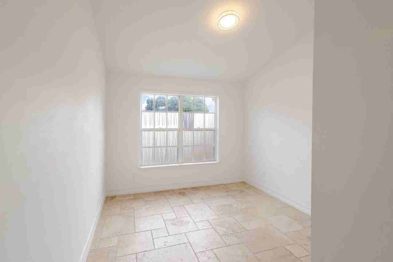 23157 Bentley Pl - Photo 6 of 12