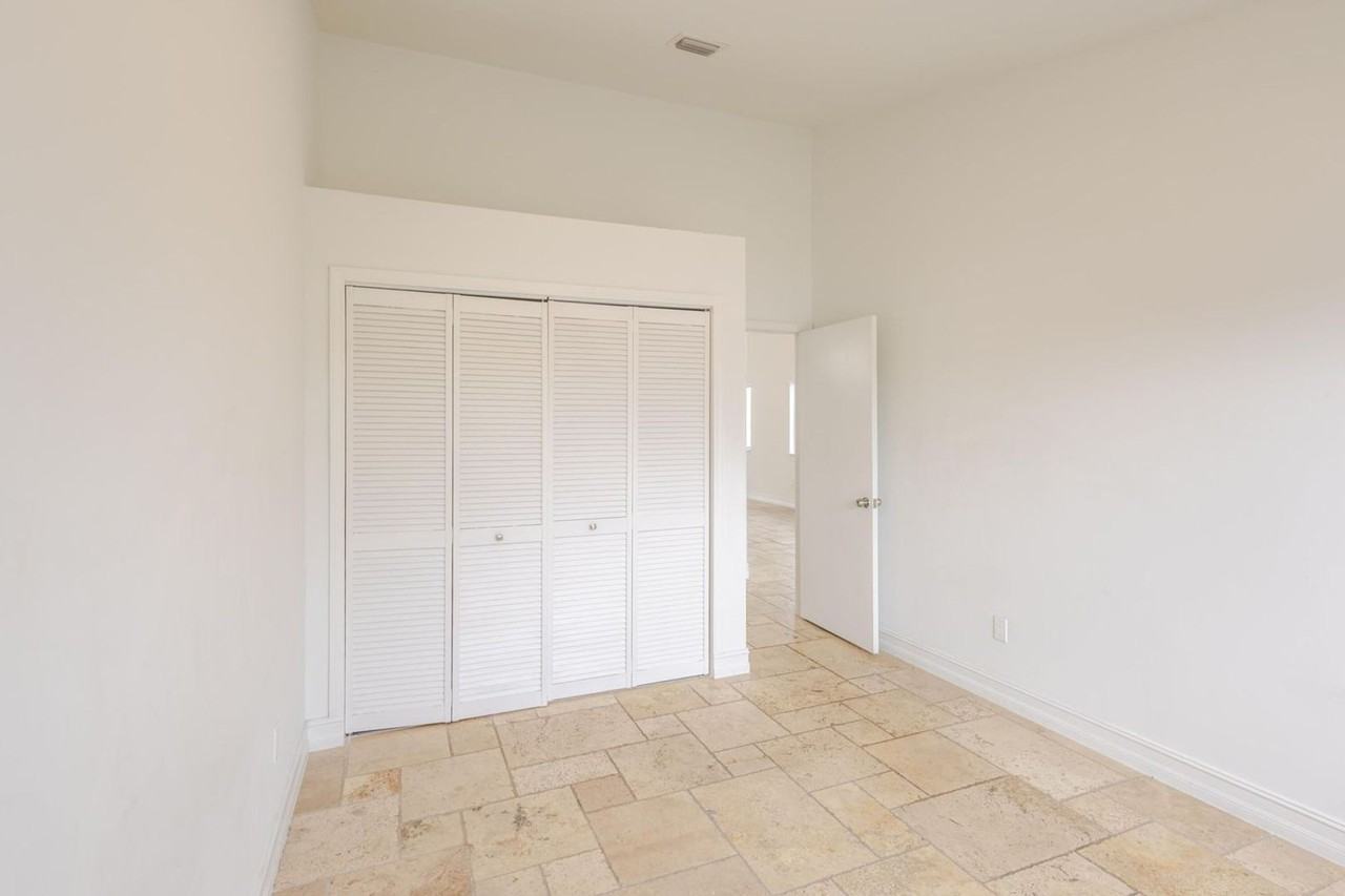 23157 Bentley Pl - Photo 7 of 12