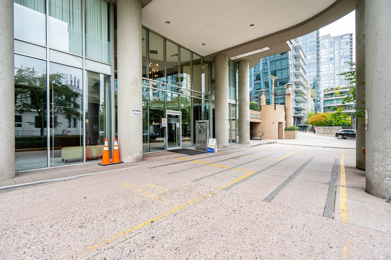 588 Broughton Street #1304