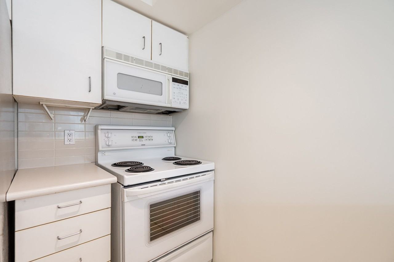 588 Broughton Street - Photo 12
