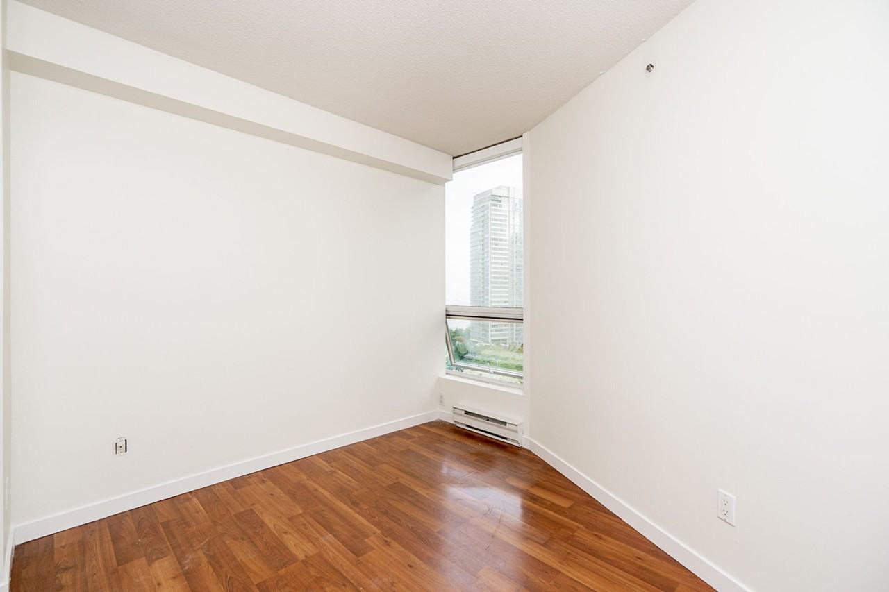 588 Broughton Street - Photo 14