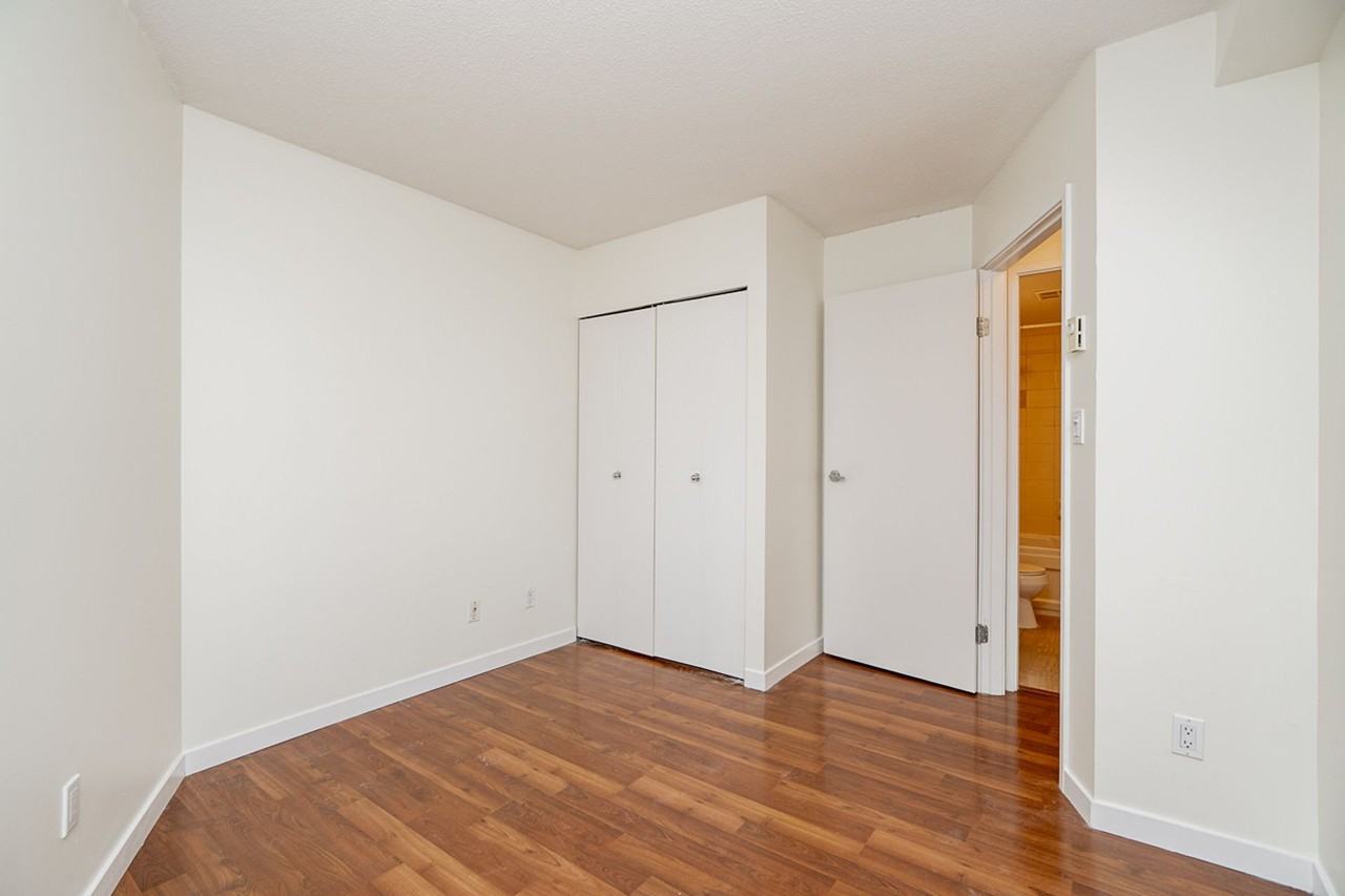 588 Broughton Street - Photo 15