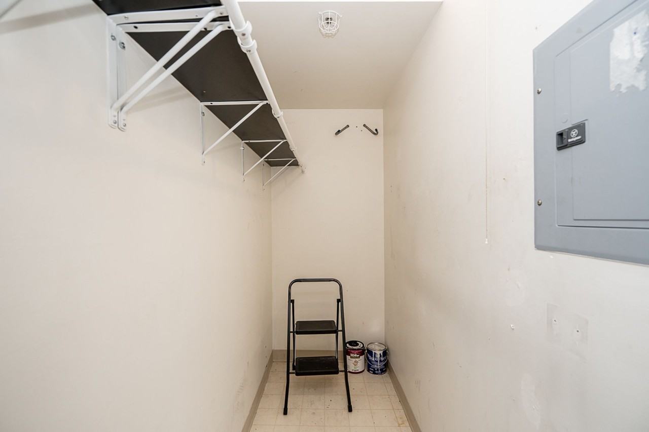 588 Broughton Street - Photo 17