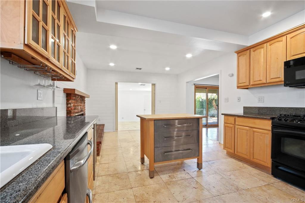 510 S Sparks St - Photo 4 of 8