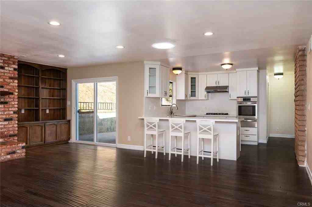 5271 Gould Ave - Photo 3 of 8