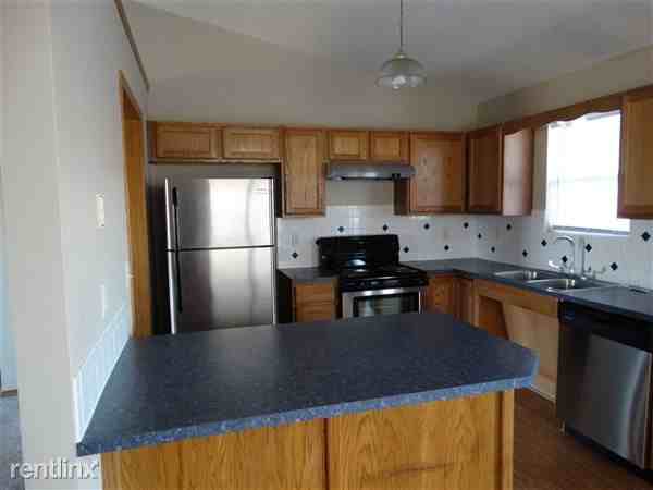 2214 Schoolhouse - Photo 2 of 32