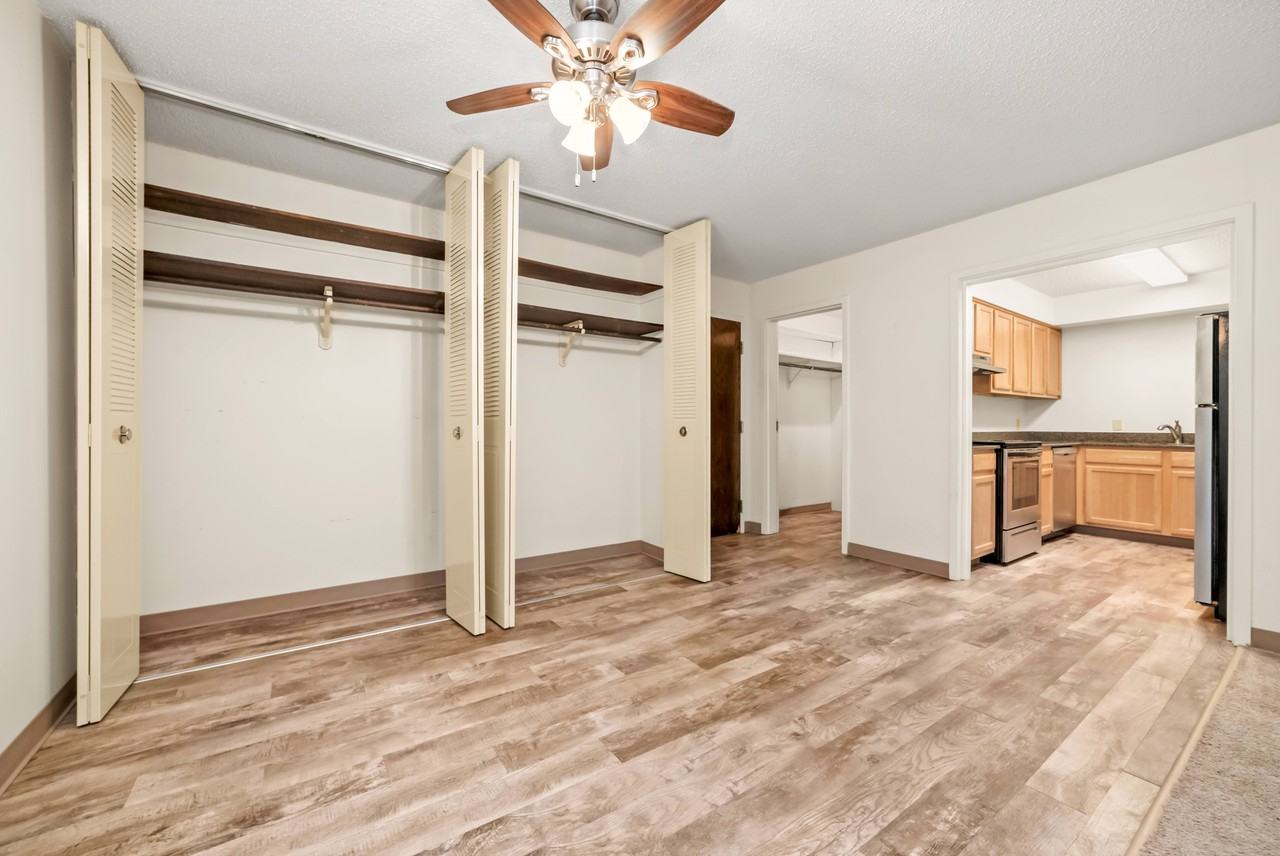 Silas Pointe Apartments - Photo 4 of 18