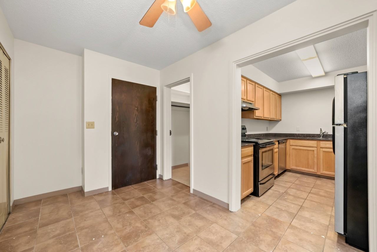 Silas Pointe Apartments - Photo 3 of 18