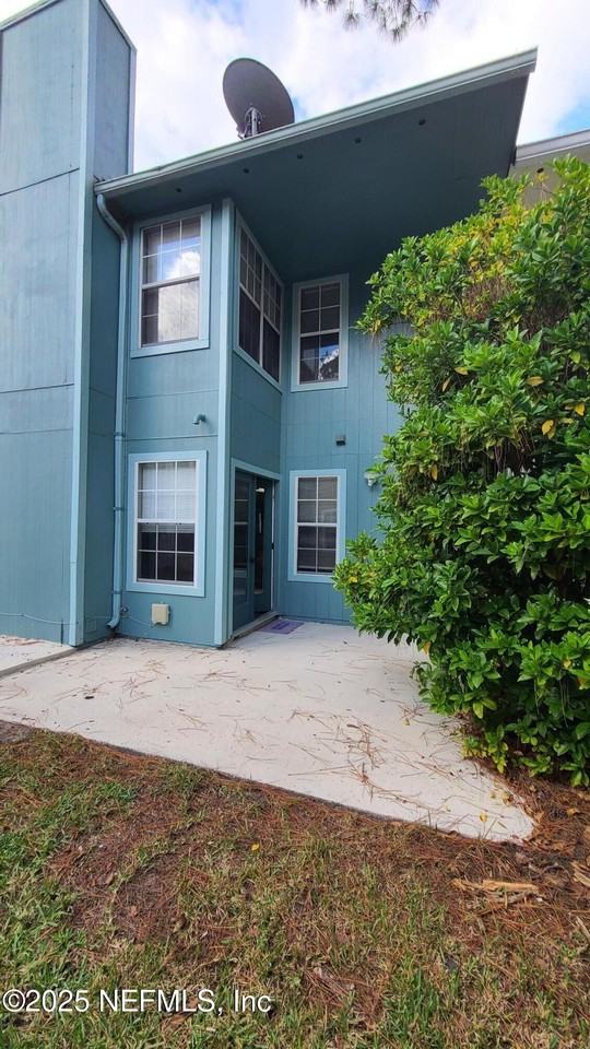 8193 Loch Avon Ct - Photo 2 of 25