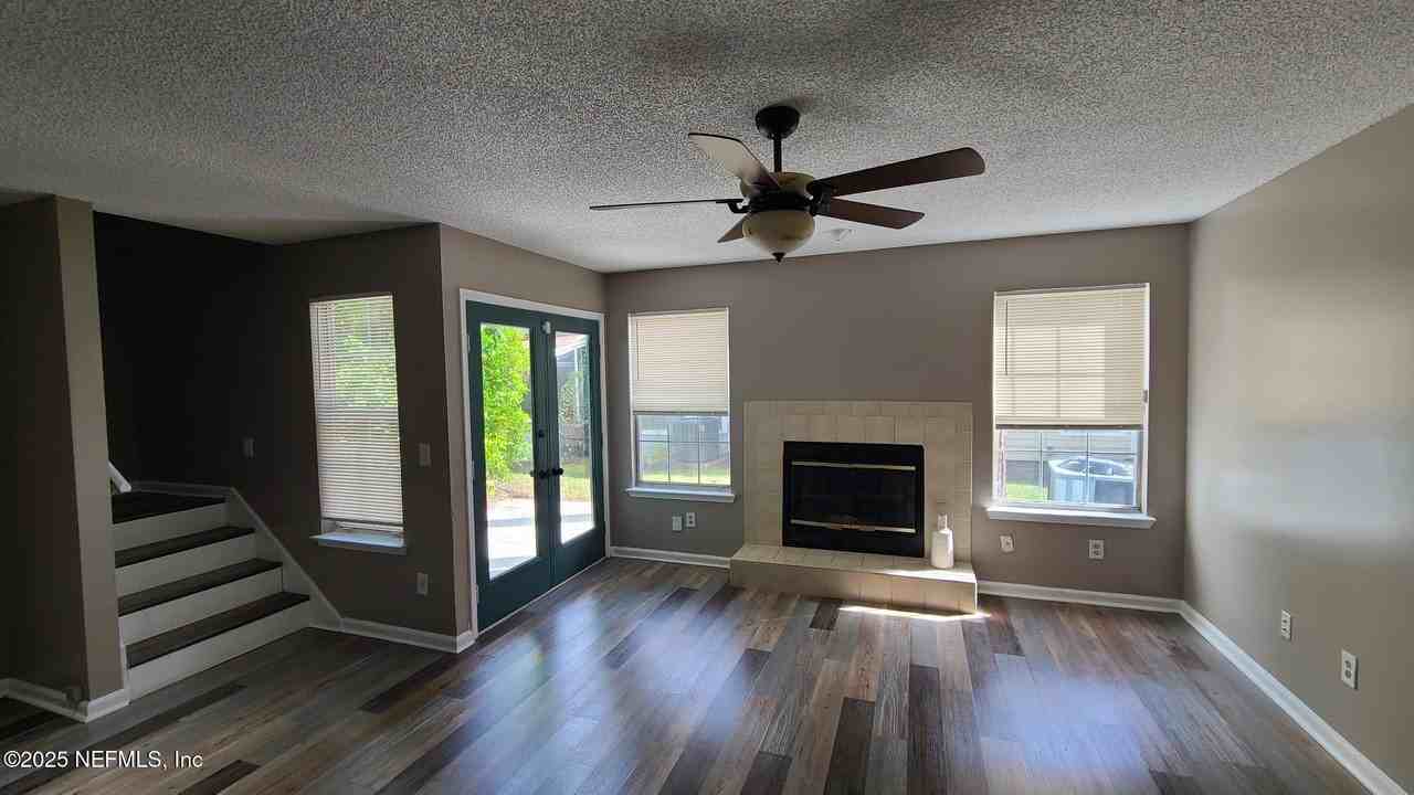 8193 Loch Avon Ct - Photo 3 of 25