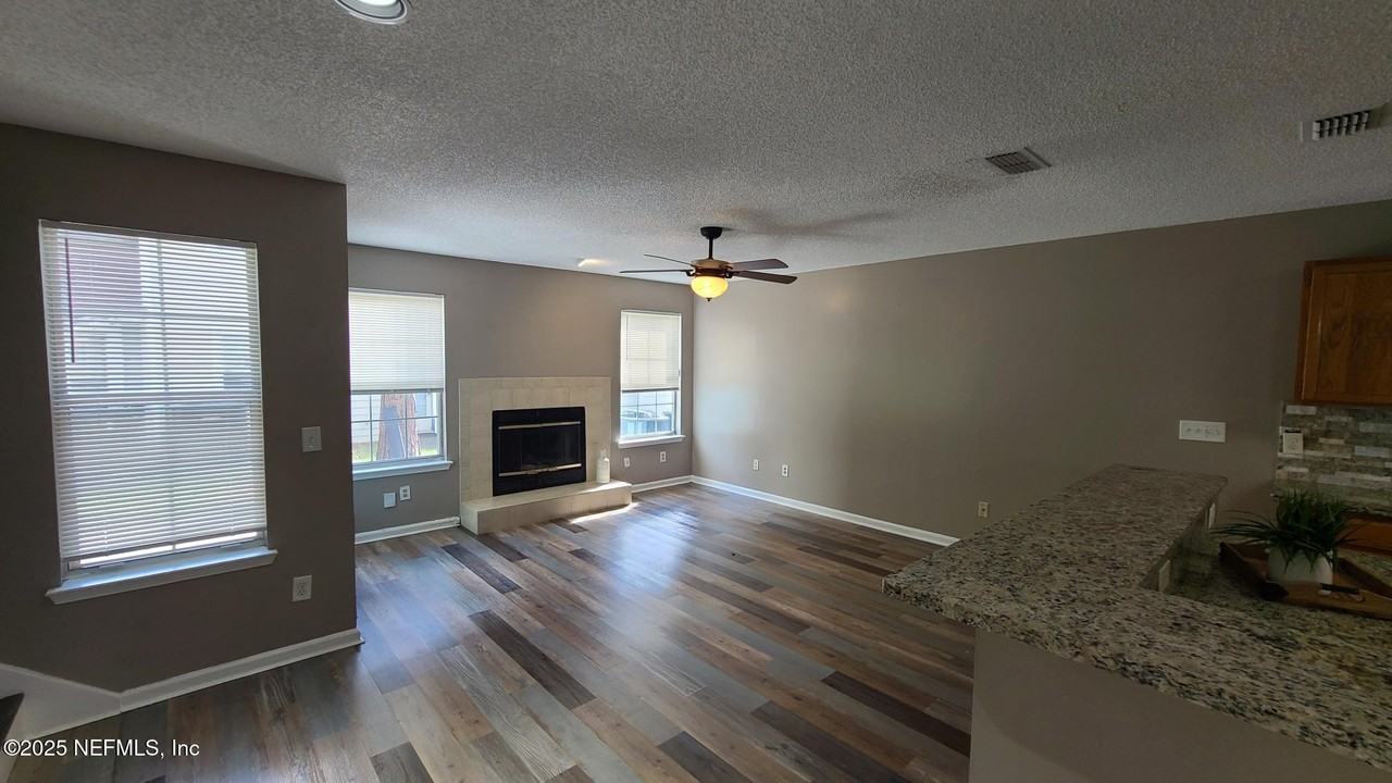 8193 Loch Avon Ct - Photo 4 of 25