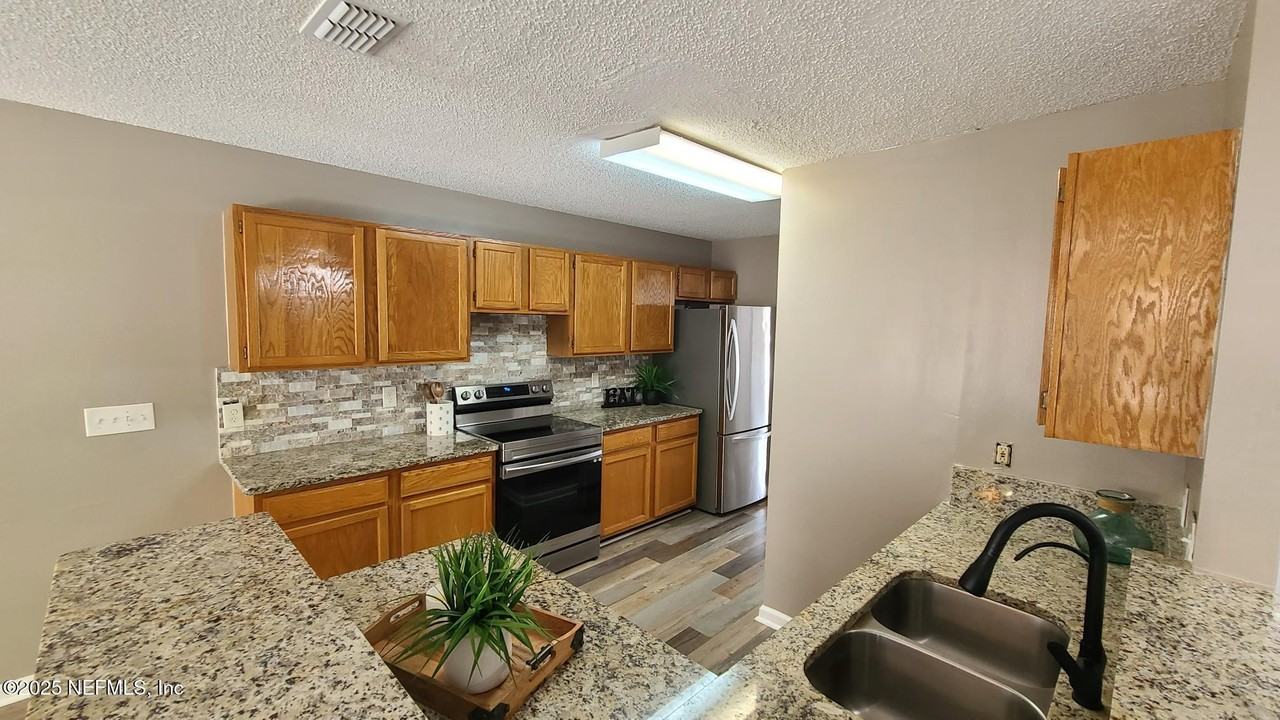 8193 Loch Avon Ct - Photo 6 of 25