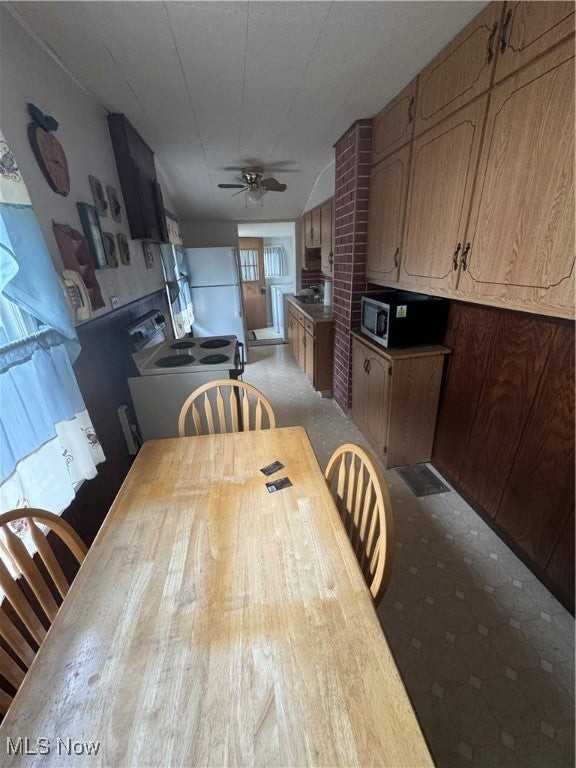 28 Ledgewood Dr - Photo 3 of 15