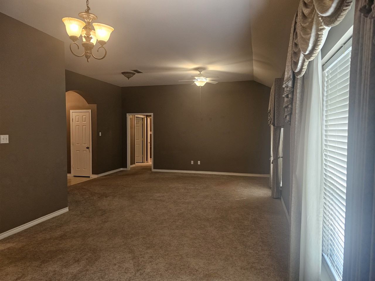 102 E Ragley St - Photo 3 of 12