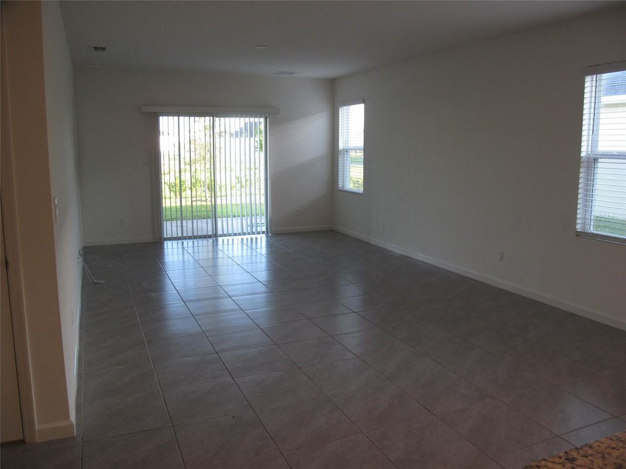 12221 Sw Nettuno Way - Photo 5 of 33