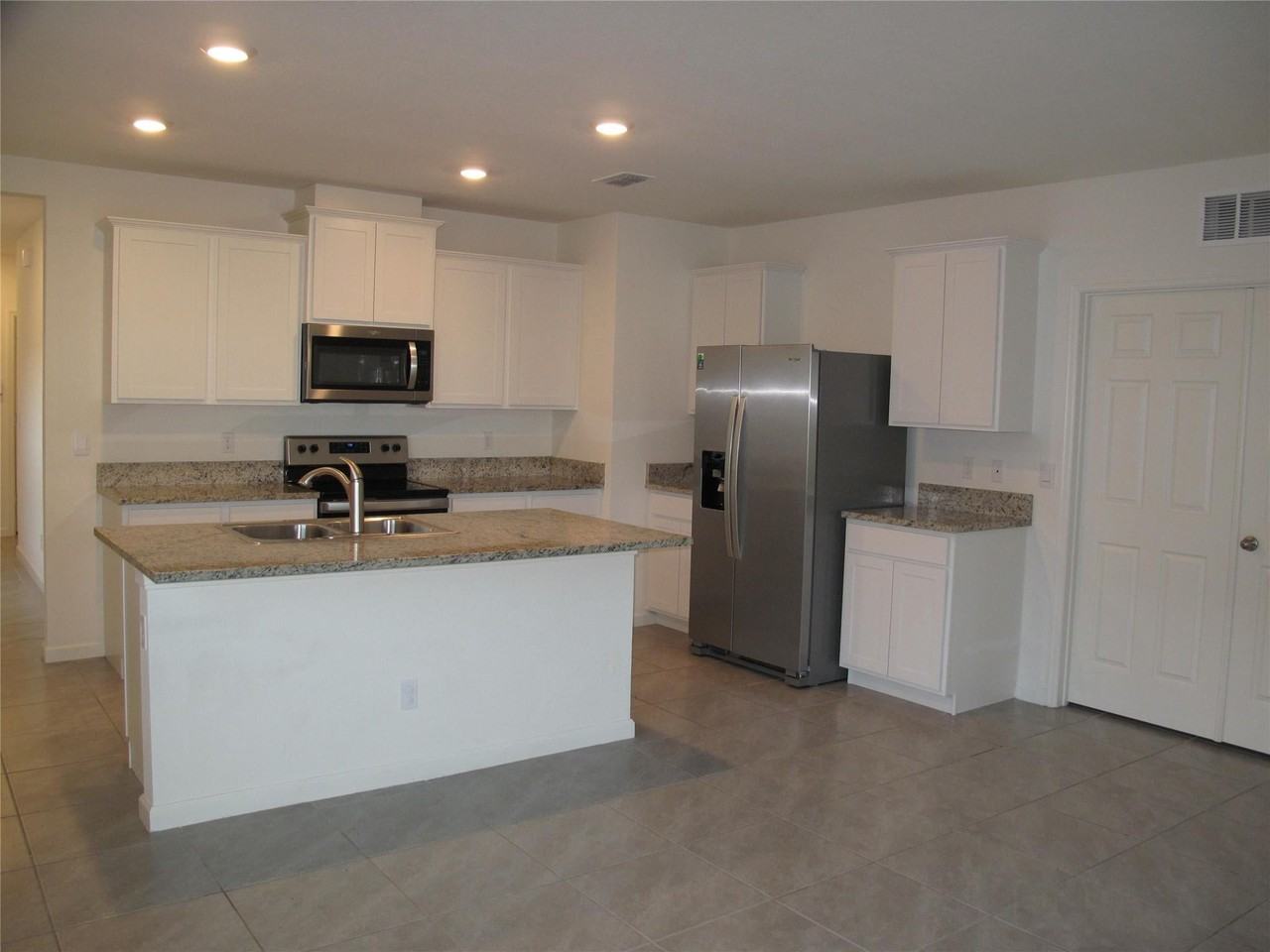 12221 Sw Nettuno Way - Photo 6 of 33