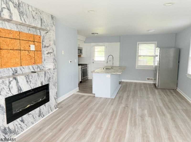 236 Columbia St - Photo 2 of 13