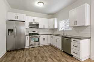 913 South Kenmore Avenue - Photo 1 of 1