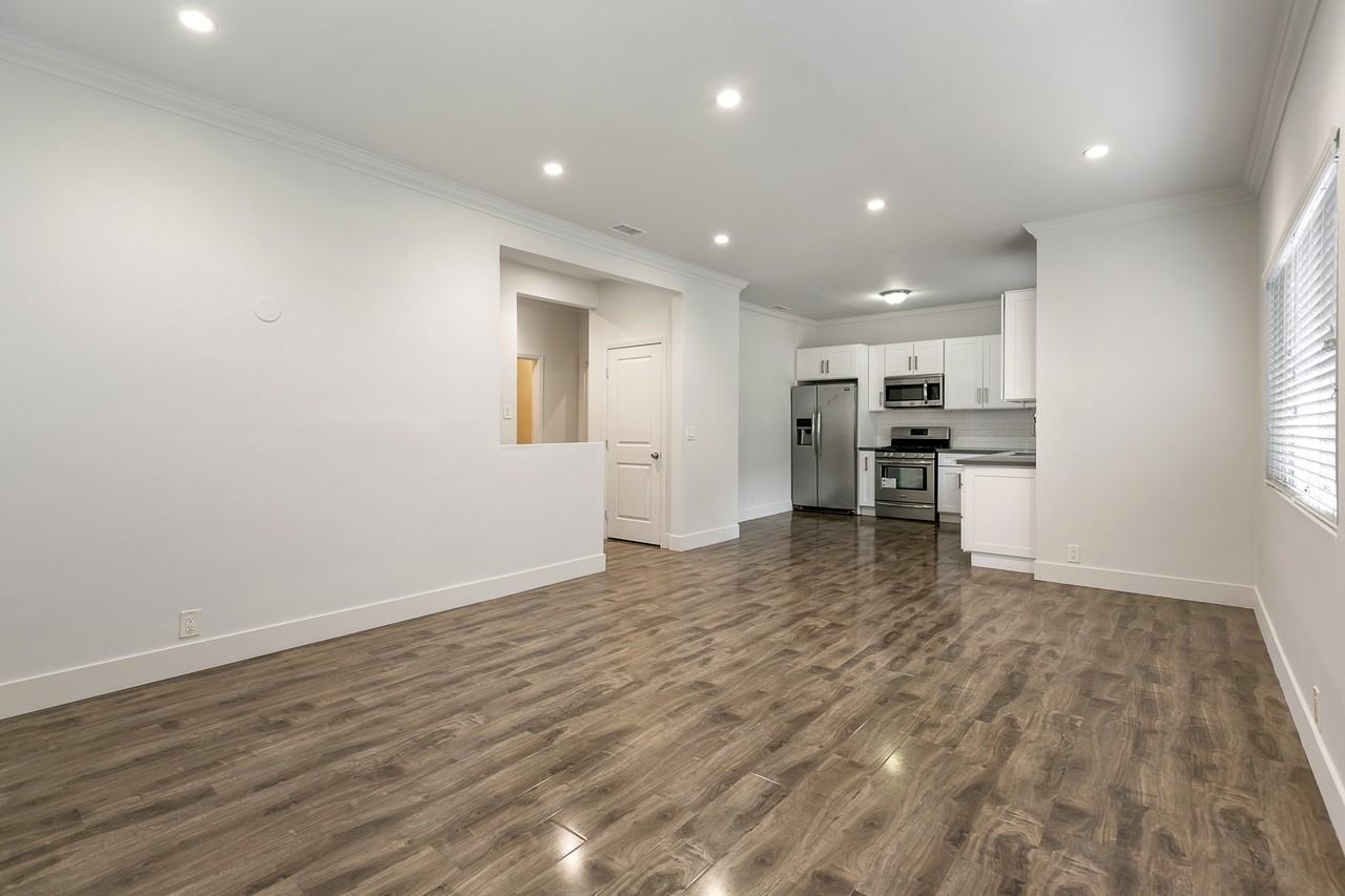 913 South Kenmore Avenue - Photo 4 of 11