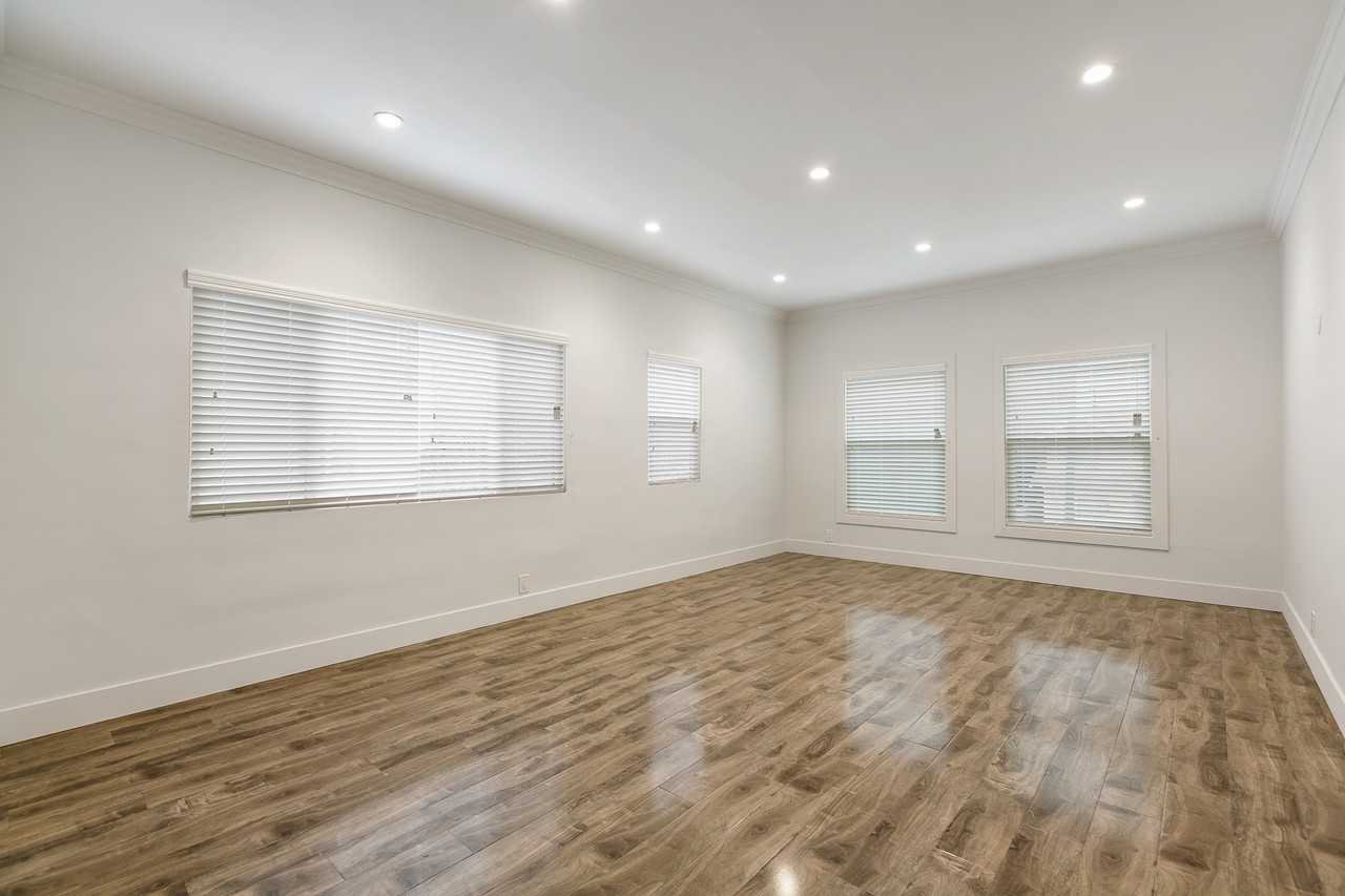 913 South Kenmore Avenue - Photo 6 of 11