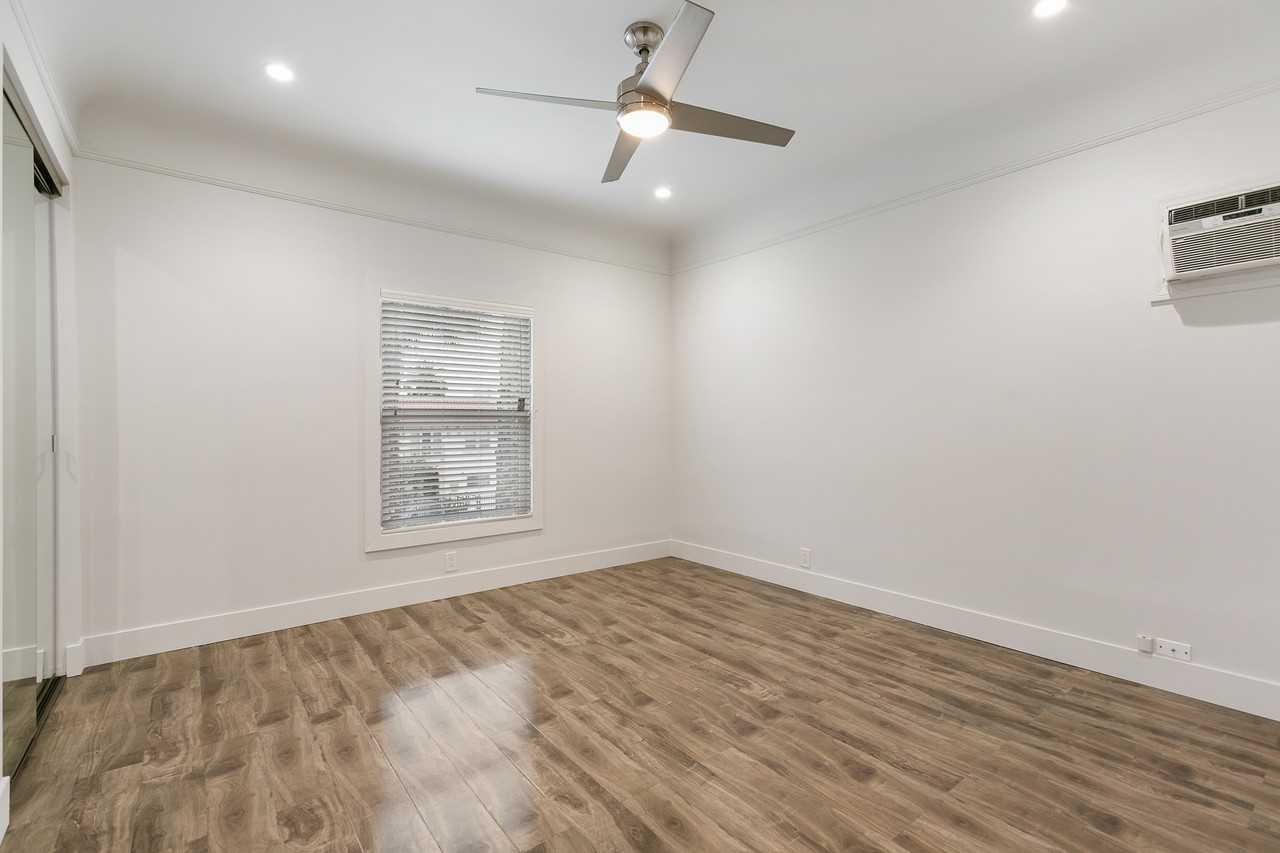 913 South Kenmore Avenue - Photo 7 of 11