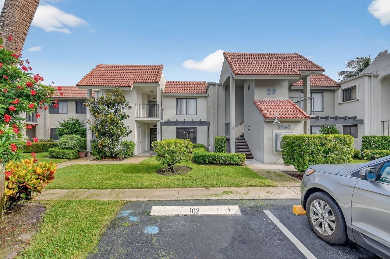 5560 Fairway Park Dr #102 - Photo 2 of 40