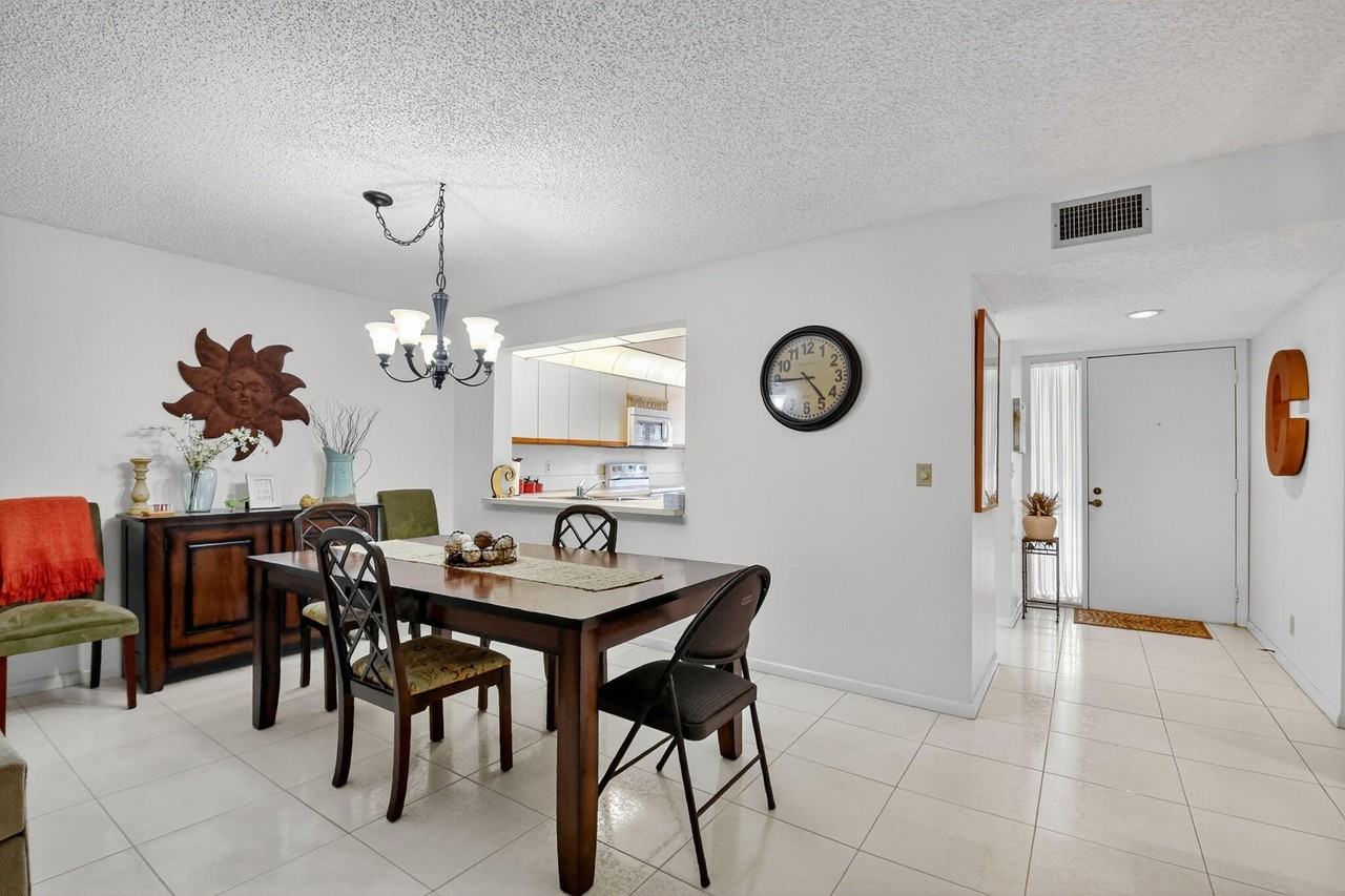 5560 Fairway Park Dr #102 - Photo 7 of 40