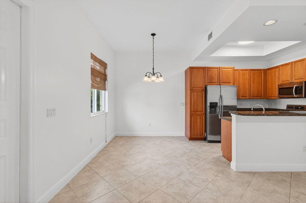 518 N Federal Hwy #15 - Photo 7 of 50