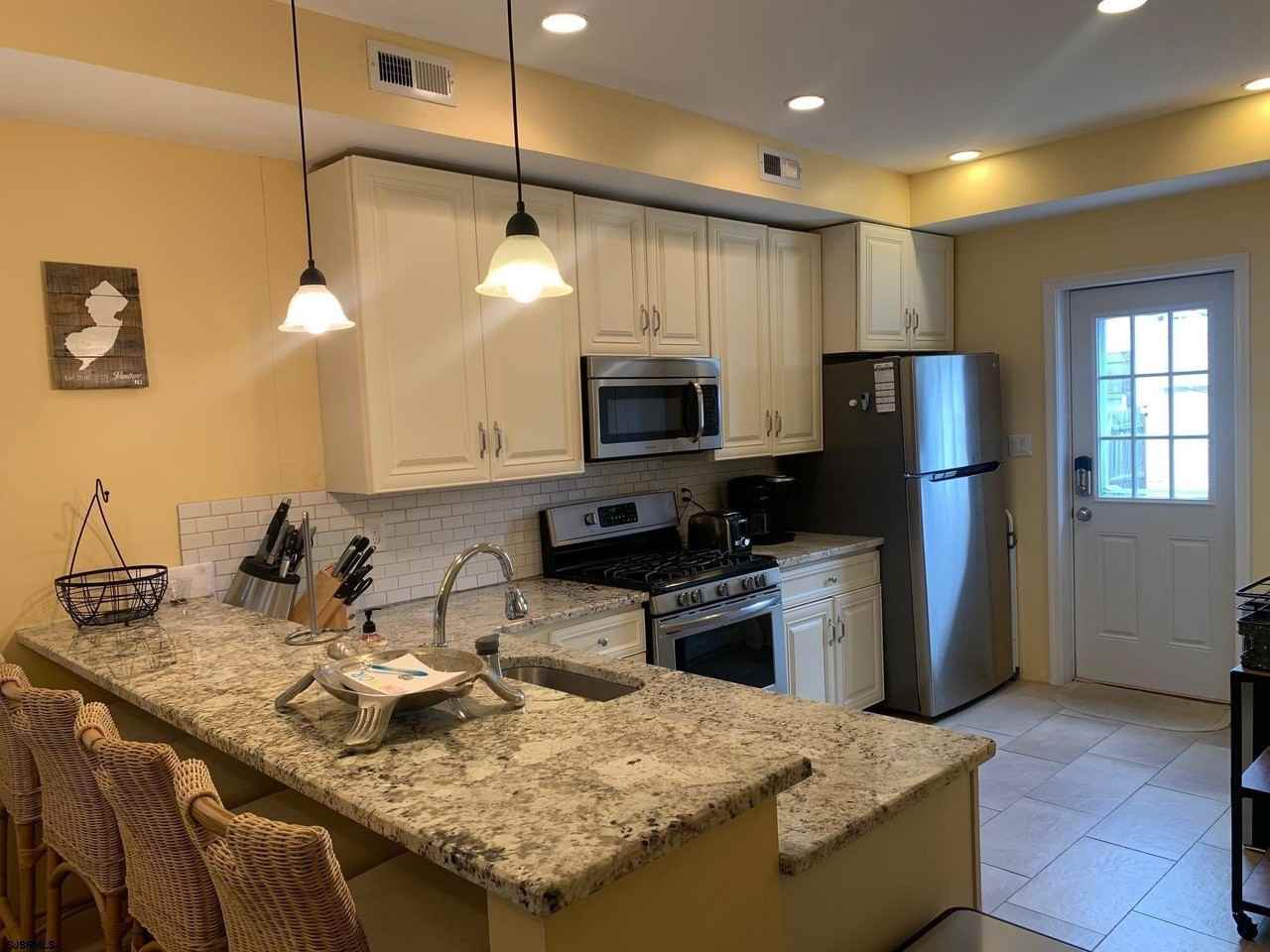 6512 Winchester Ave - Photo 7 of 23