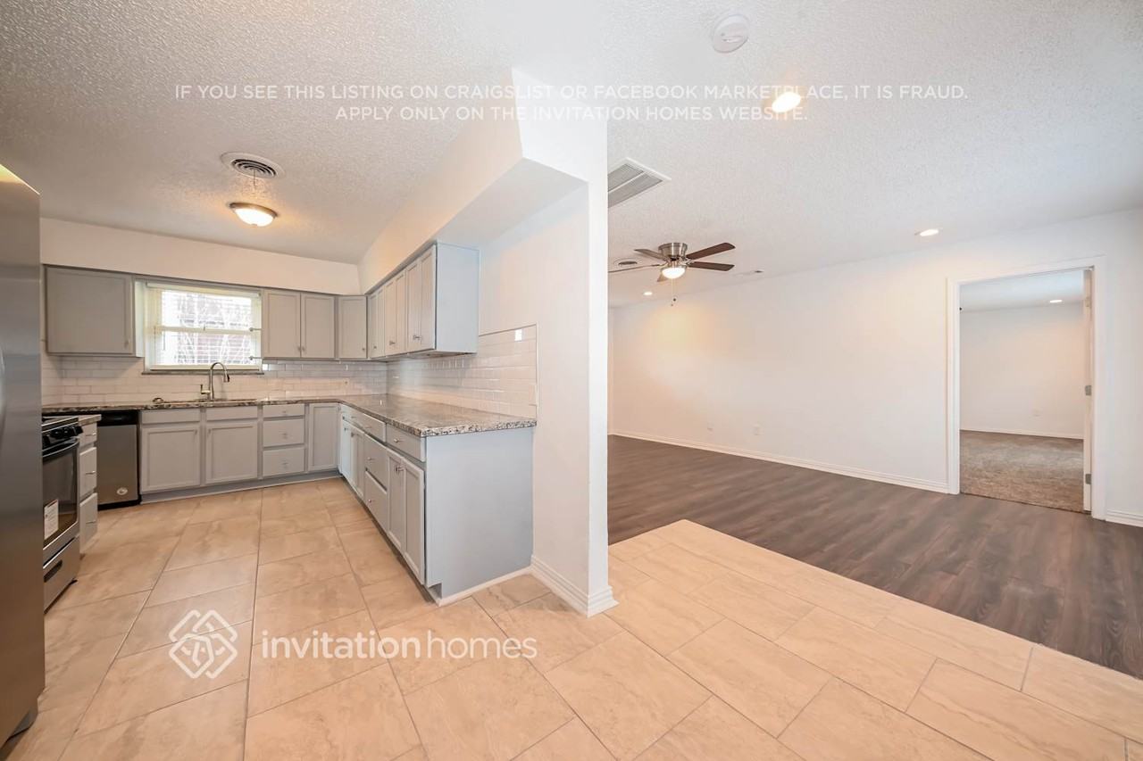 2437 W 4th St - Photo 5 of 16