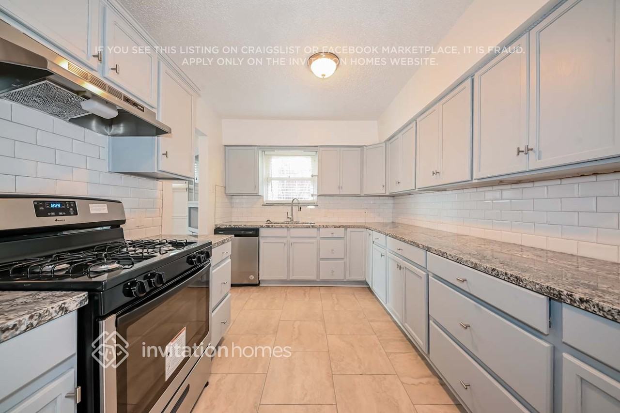 2437 W 4th St - Photo 7 of 16