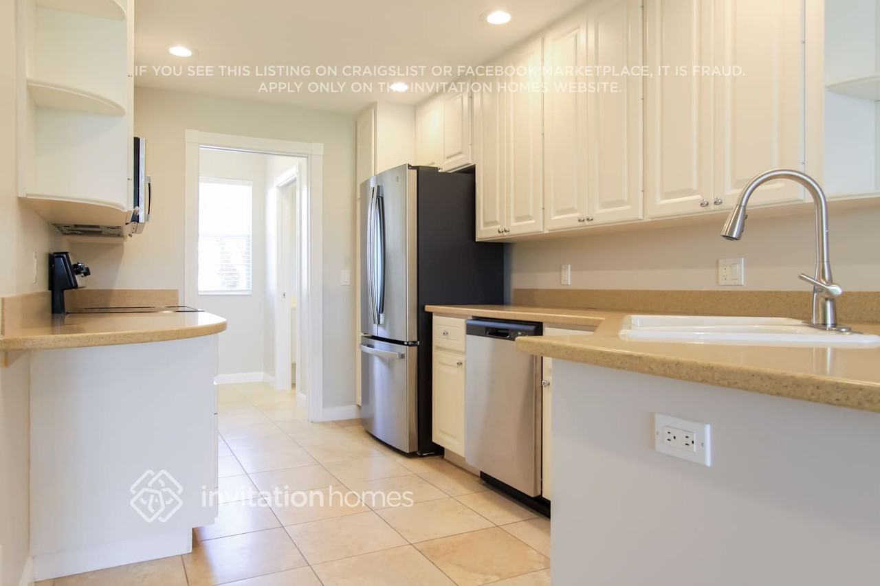 1419 Burgos Dr - Photo 3 of 15