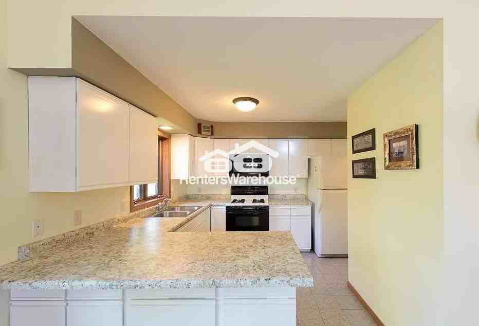 17730 Iceland Trl - Photo 2 of 11