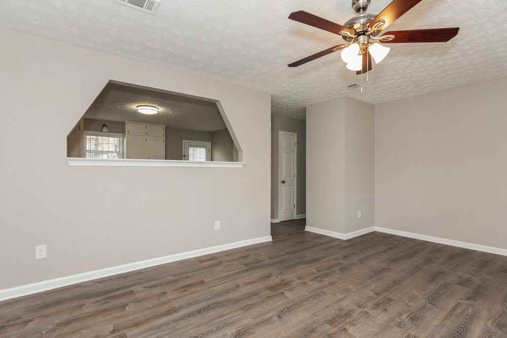 915 Walnut Creek Ln - Photo 4 of 16