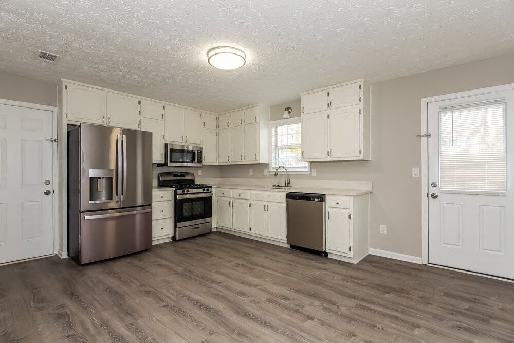 915 Walnut Creek Ln - Photo 5 of 16