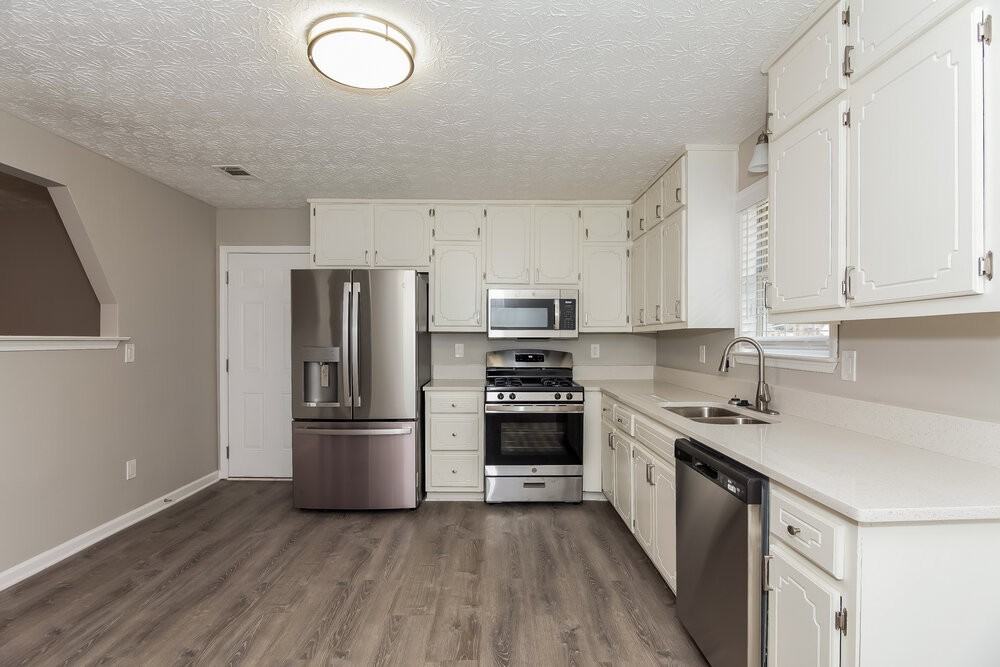 915 Walnut Creek Ln - Photo 6 of 16