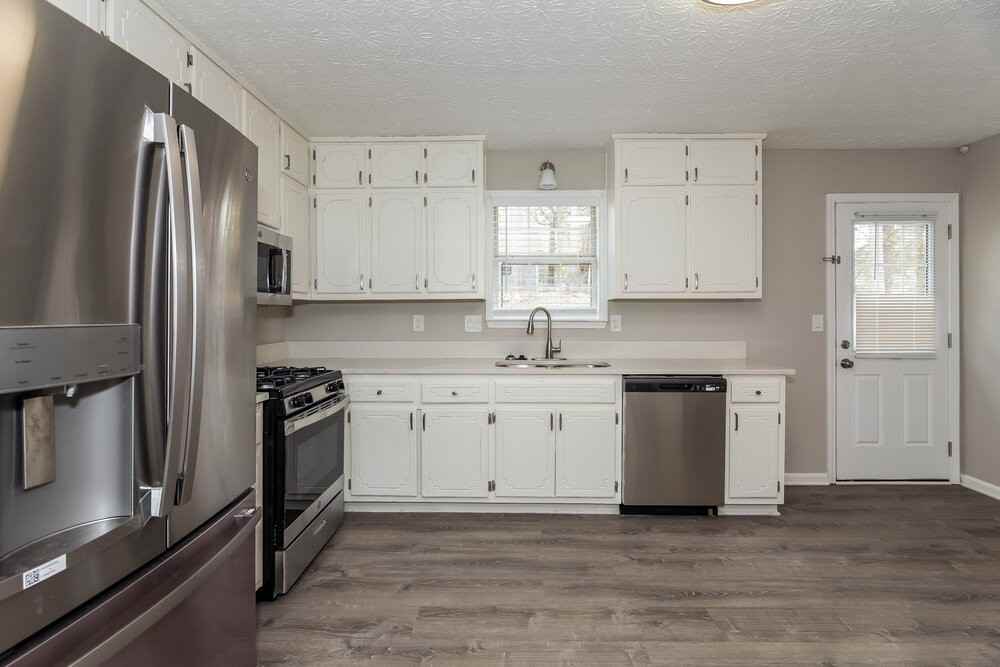 915 Walnut Creek Ln - Photo 7 of 16