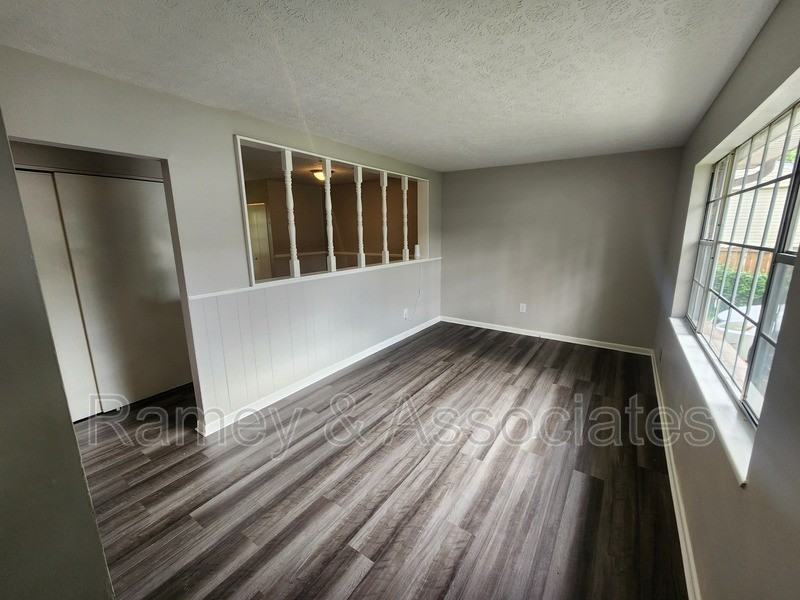 10210 Neal Dr - Photo 2 of 23