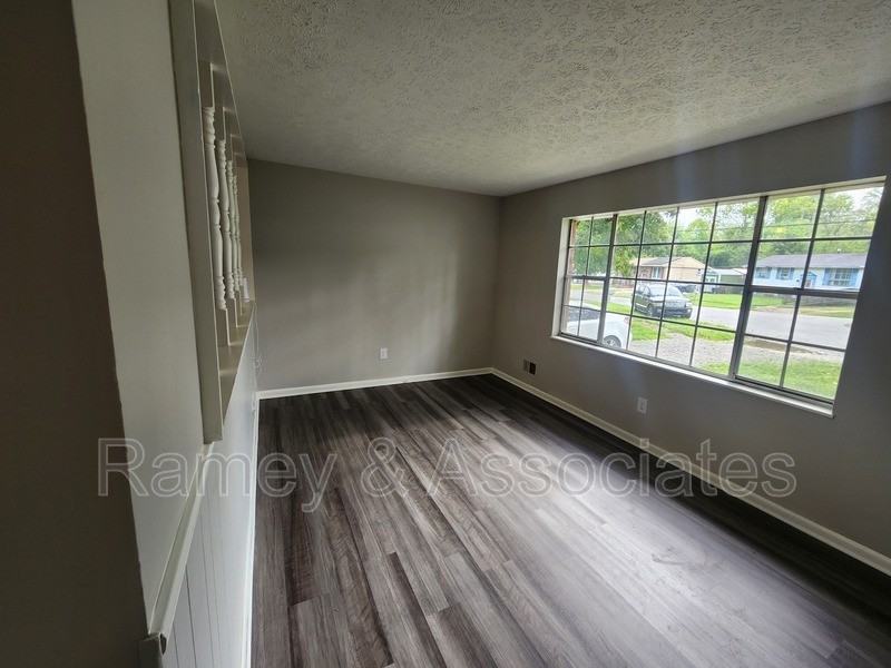 10210 Neal Dr - Photo 3 of 23