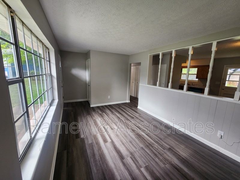 10210 Neal Dr - Photo 4 of 23