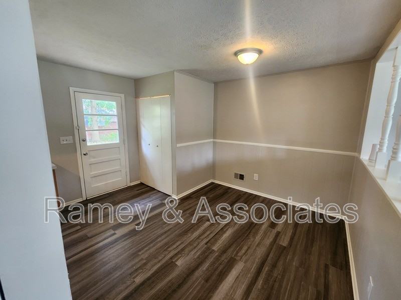 10210 Neal Dr - Photo 5 of 23