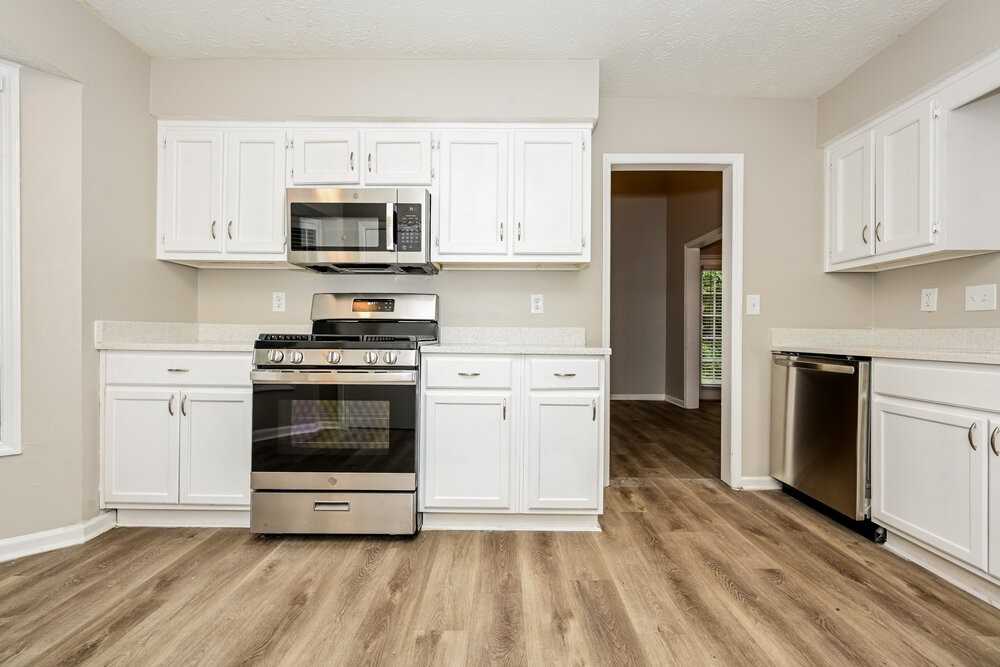 8983 Habersham Dr - Photo 4 of 16