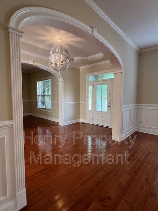 1905 Old London Way - Photo 3 of 37