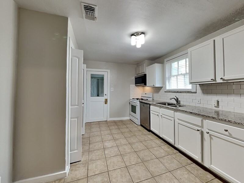 2015 Mcmillan Ave - Photo 4 of 16