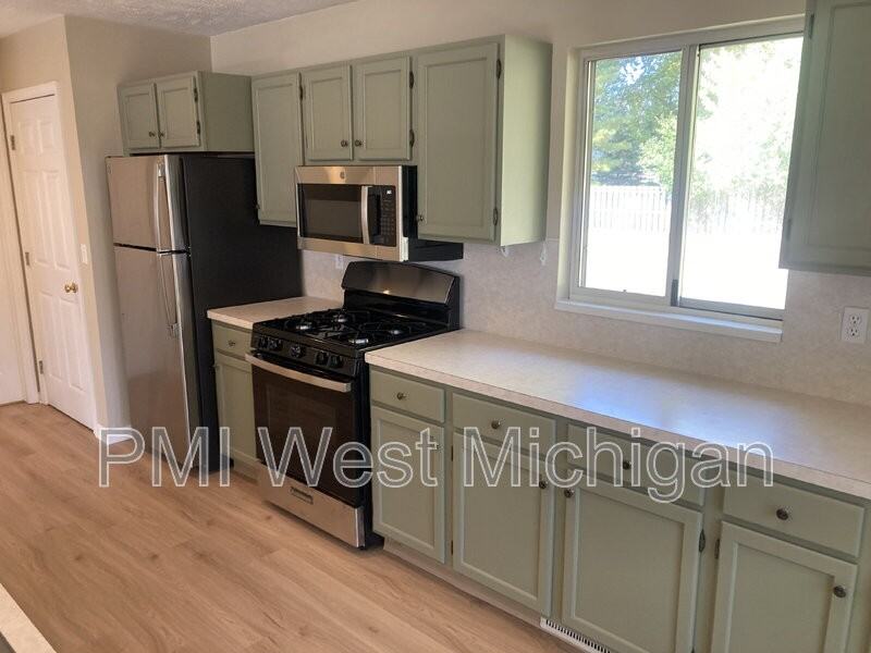 2673 Woodmeadow Dr Se - Photo 6 of 16