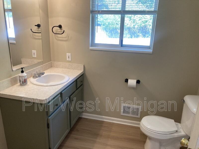 2673 Woodmeadow Dr Se - Photo 7 of 16