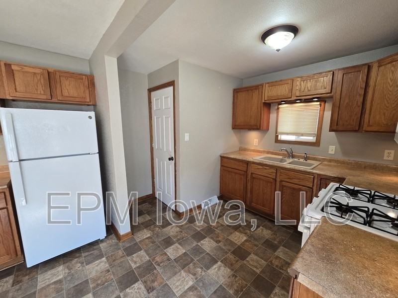 422 Cutler St - Photo 3 of 20