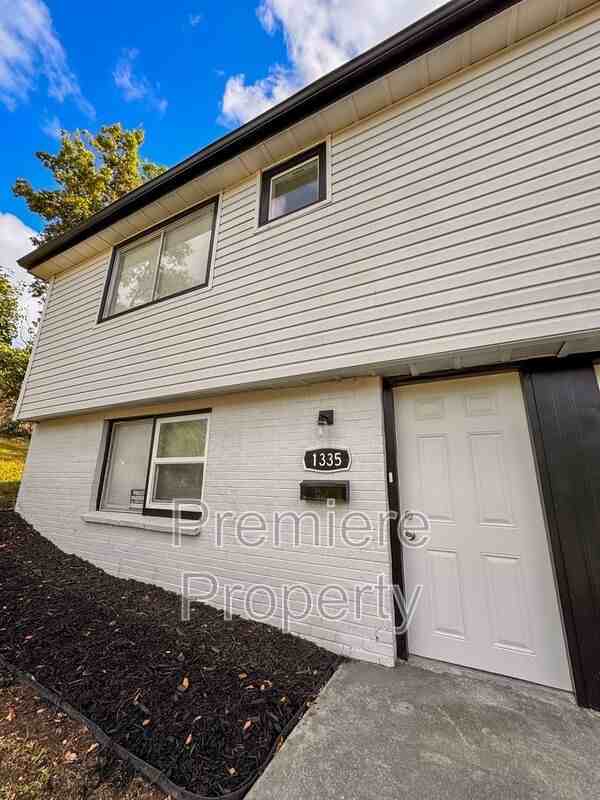 1335 N 47th St - Photo 2 of 11