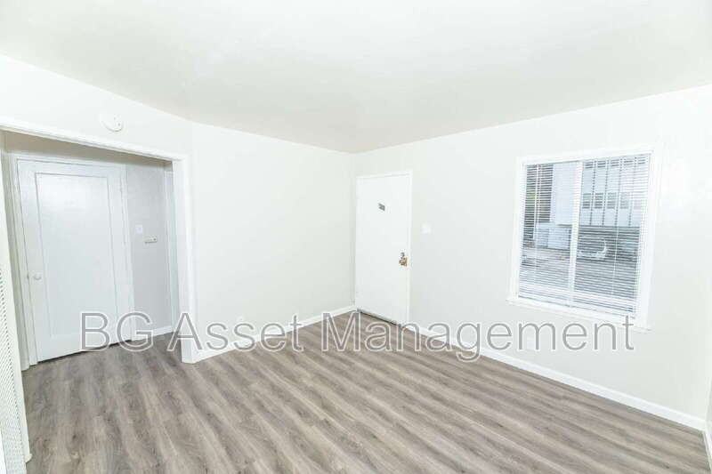 3021 California St - Photo 2 of 12